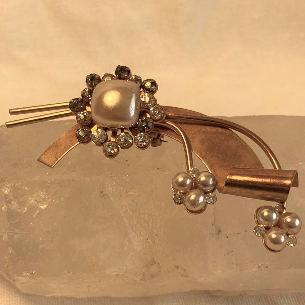 Stunning Vintage 1950s Copper, Pearl & Crystal Pin